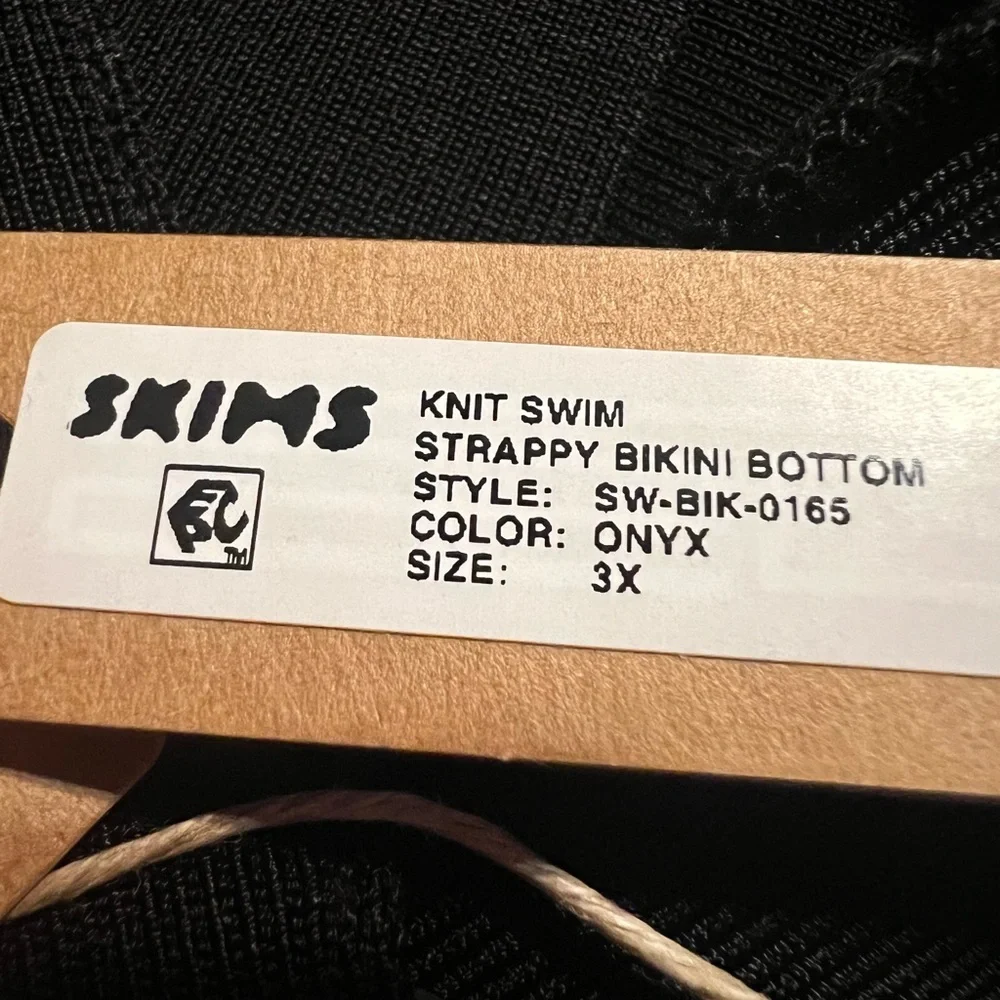 SKIMS KNIT SWIM STRAPPY BIKINI BOTTOM | COLOR: ONYX | NEW/NWT!!☀️🌊👙☀️